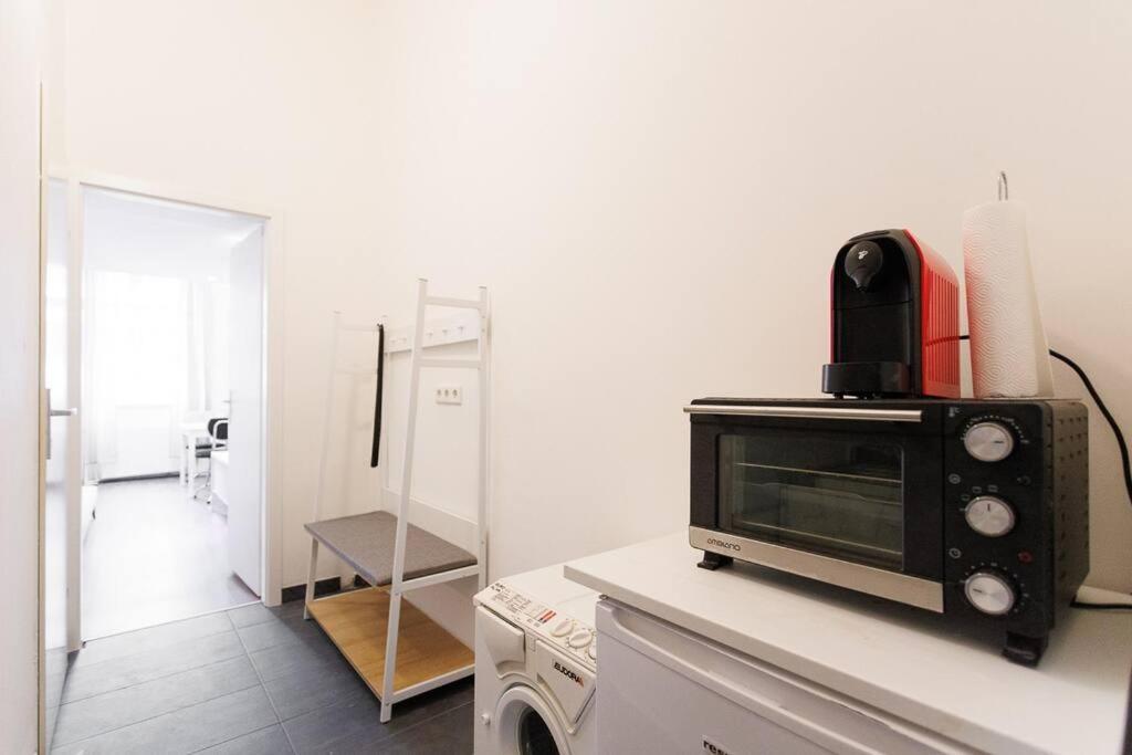 Urban Capsule Apartment - Near Mariahilfer Strasse Wenen Buitenkant foto