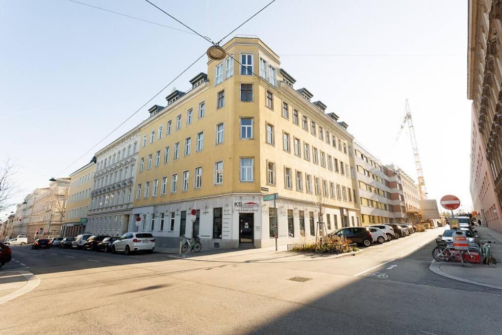 Urban Capsule Apartment - Near Mariahilfer Strasse Wenen Buitenkant foto